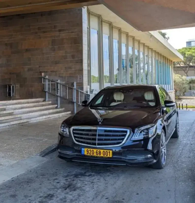 איך בוחרים רכבי יוקרה להסעות לפי מספר הנוסעים
